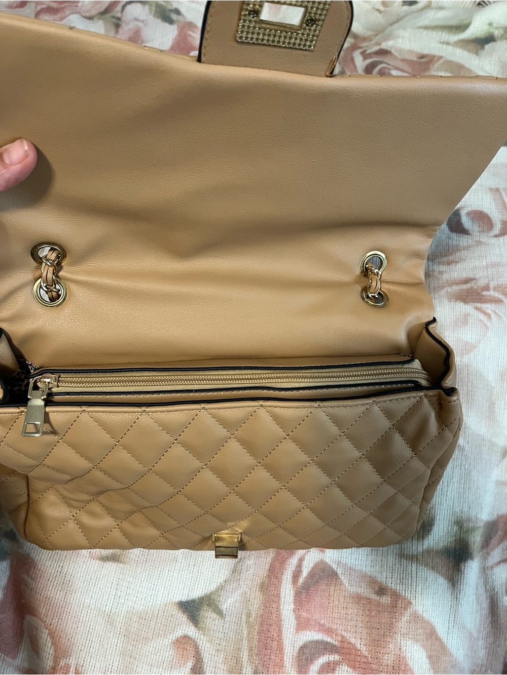 Quilted Shoulder Bag in Beige with Chain Strap - Picture 9 of 11
